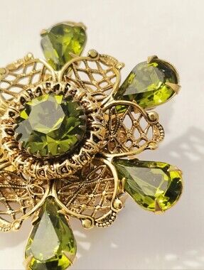 Vintage rhinestone green pear drop filigree flower 50s 60s sweater brooch Pin
